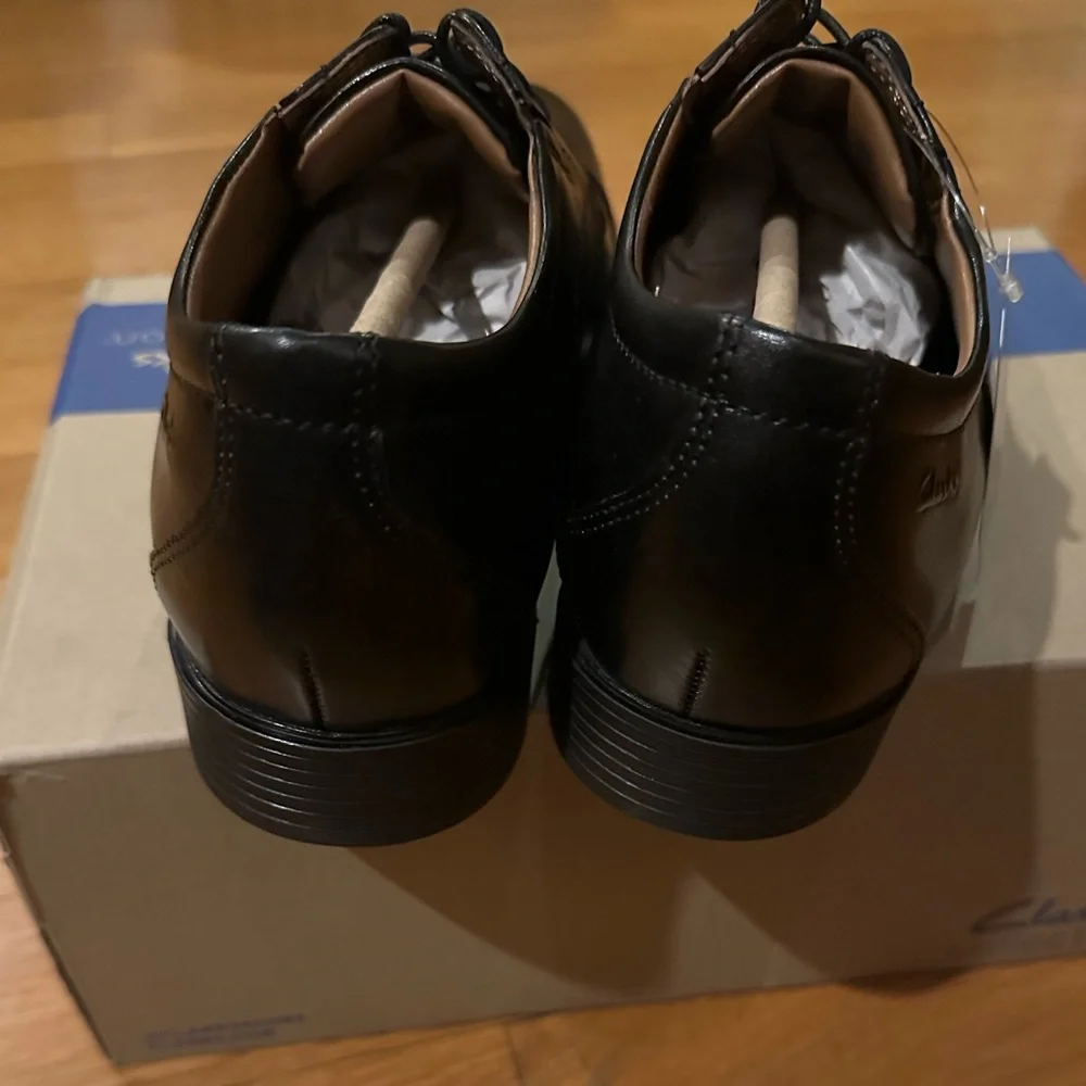 CLARKS men’s Whiddon Cap Toe Black Leather Oxford Dress Shoe